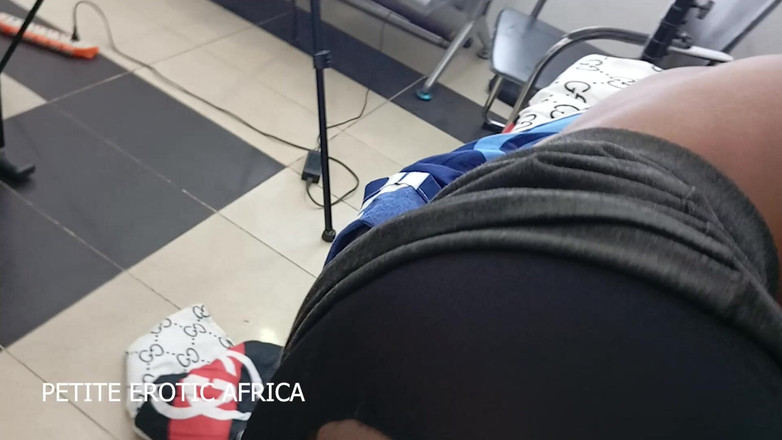Petite Erotic Africa: Memek dan pantat lilltle lovet dientot habis-habisan