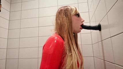 Hooded June: Глибока практика горла