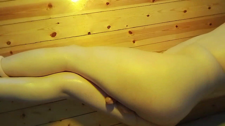 Kitty_Cross: Coxas lisas esfregando juntas