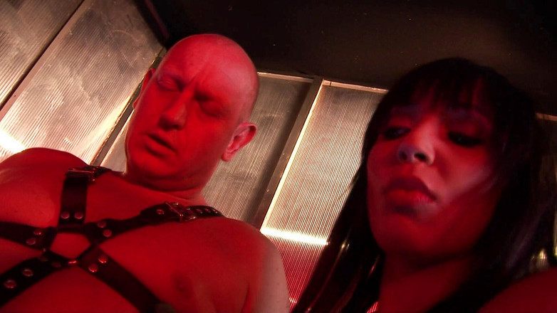 Female Dominators: Pasangan submisif ditujukan untuk berpantat besar