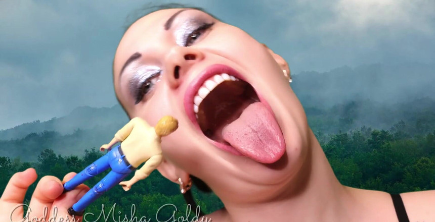 Goddess Misha Goldy: Silná a sexy obryně je hladová, a dnes malý člověk je...