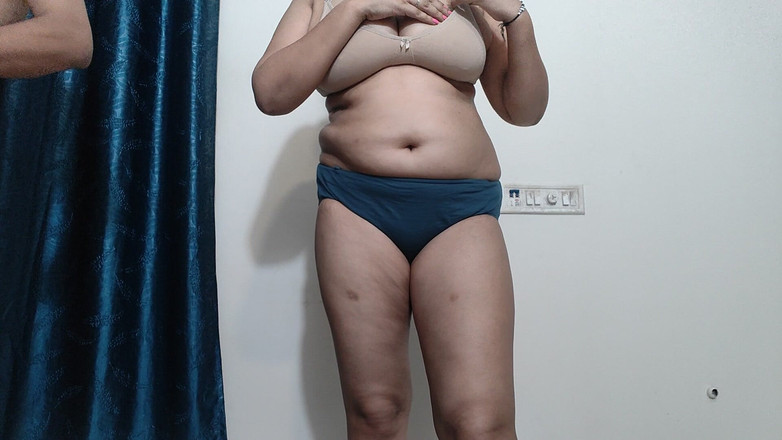 Crystalcouple: Matrigna scopata con il suo ragazzo nel sari tradizionale indiano