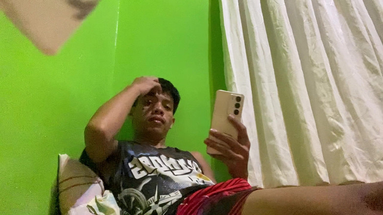 Jameson Official: Une Philippine se branle dans la chambre avec un twink, éjaculation