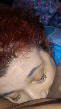 婊子在离开工作前在仓库给我口交