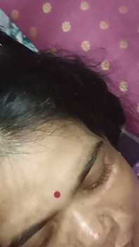 배다른 오빠의 보지를 뿜어내는 의붓 여동생을 뿜어