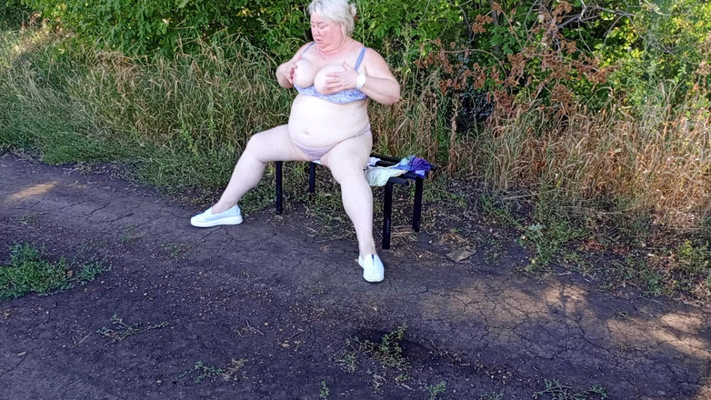 Zona901: A Neighbor in the Park Undresses and Masturbates to Orgasm...