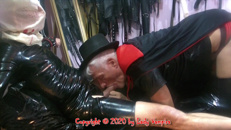 Domina Lady Vampira - SM Studio Femdom Empire: Hamba untuk Vampires - Burung Istimewa Halloween 3