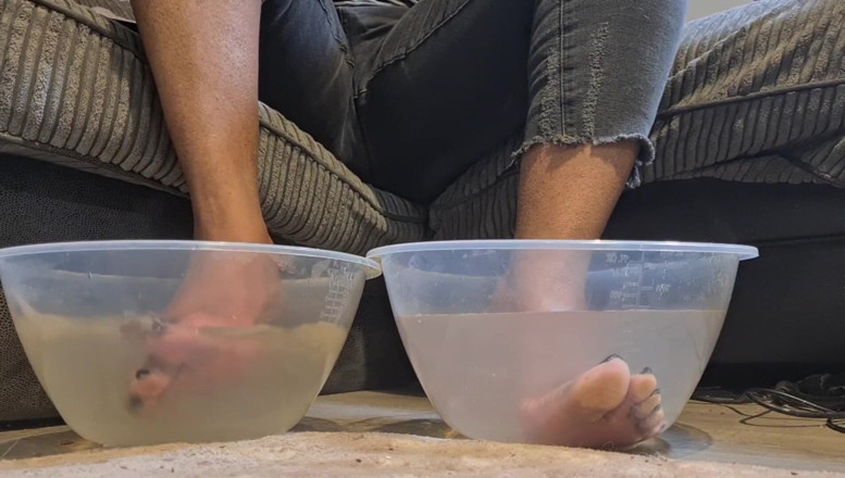 Simp to my ebony feet: pair ki chaay