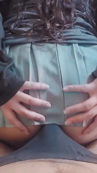 Chị kế của tôi đến phòng của tôi để cọ xát mông cô ấy vào con cu của tôi trước khi đi học đại học