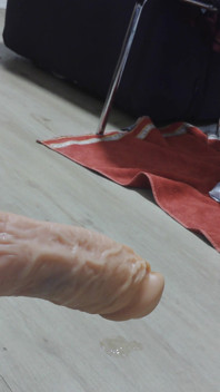 Fickmaschine Mit Großen Dildo Fickt Mich Schnell Und Hart Bis Zum Orgasmus!