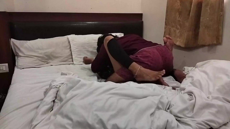 Yourdidipriya: Oğlan paket iade almaya geldi ve kocasının Hintçe konuşmasıyla gelmeden önce...