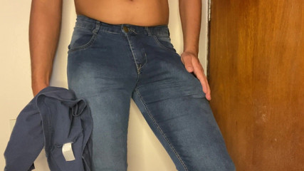 Greedy truck: 下班的热辣朋友坐在我的腿上，我不得不去浴室隐藏我的坚硬大鸡巴