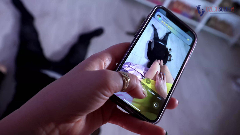 Czech Soles - foot fetish content: Barbie-prinzessin rächt sich an ihrem fan