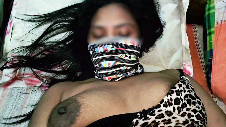 Hoktoml99: Adik tiri comel awek desi India yang cantik