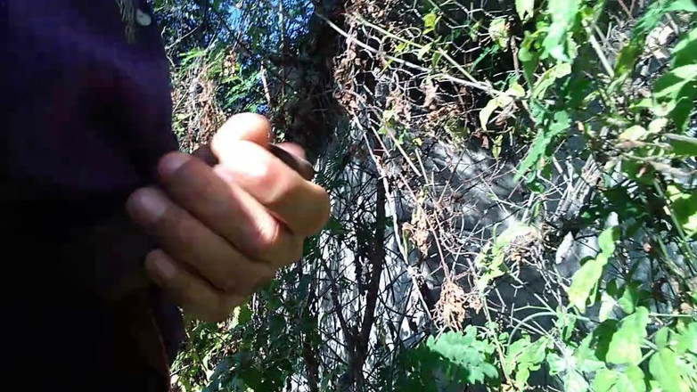 AlexAlejandro13: Đi tiểu &amp; khoe hàng nơi công cộng