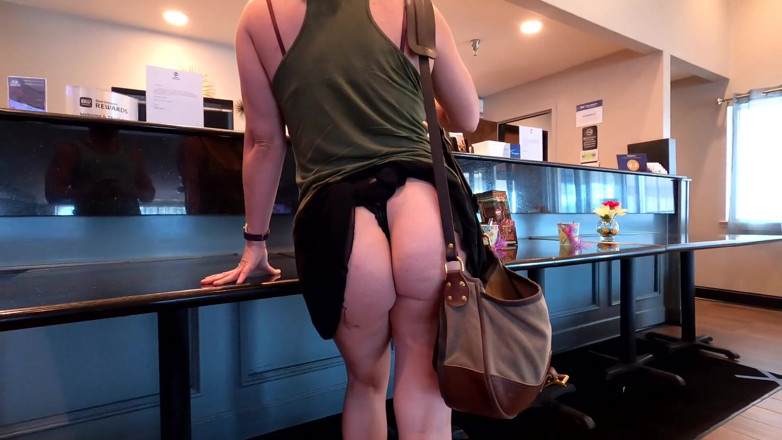 Sammi Starfish: Risky miniskirt prank