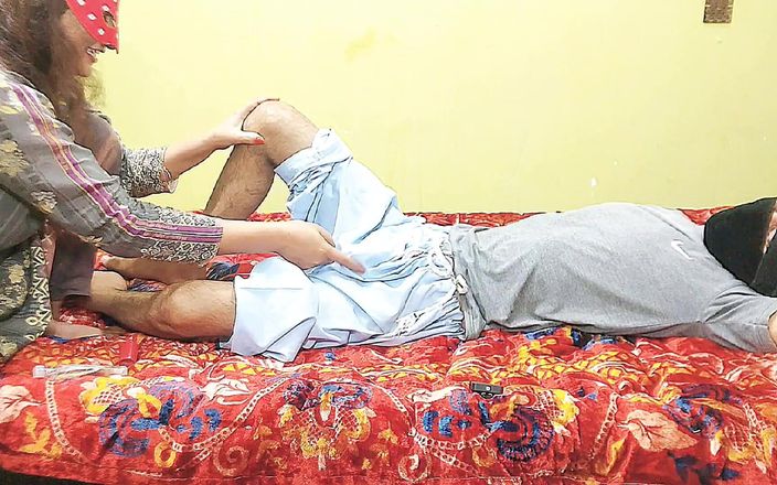Pakistani CoupleX: 印度媳妇的岳父的鸡巴被射出来，印地语音频
