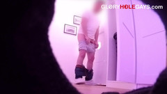 GLORYHOLEGAYS: 22-летний твинк кончает на моем языке у глорихола - и я глотал все это