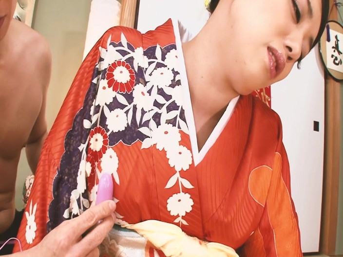 JAPAN IN LOVE: 동양 가슴 장면 - 4_japanese 주부 그녀의 덥수룩한 보지에서 하드코어 섹스를 즐긴다