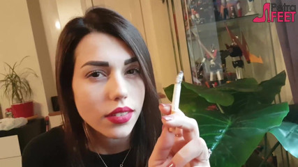 Smokin Fetish: Fumar en primer plano con una hermosa chica