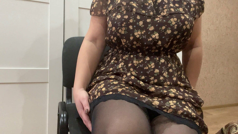 Lux Eva: Гаряча повія Єва демонструє свою пизду без трусиків