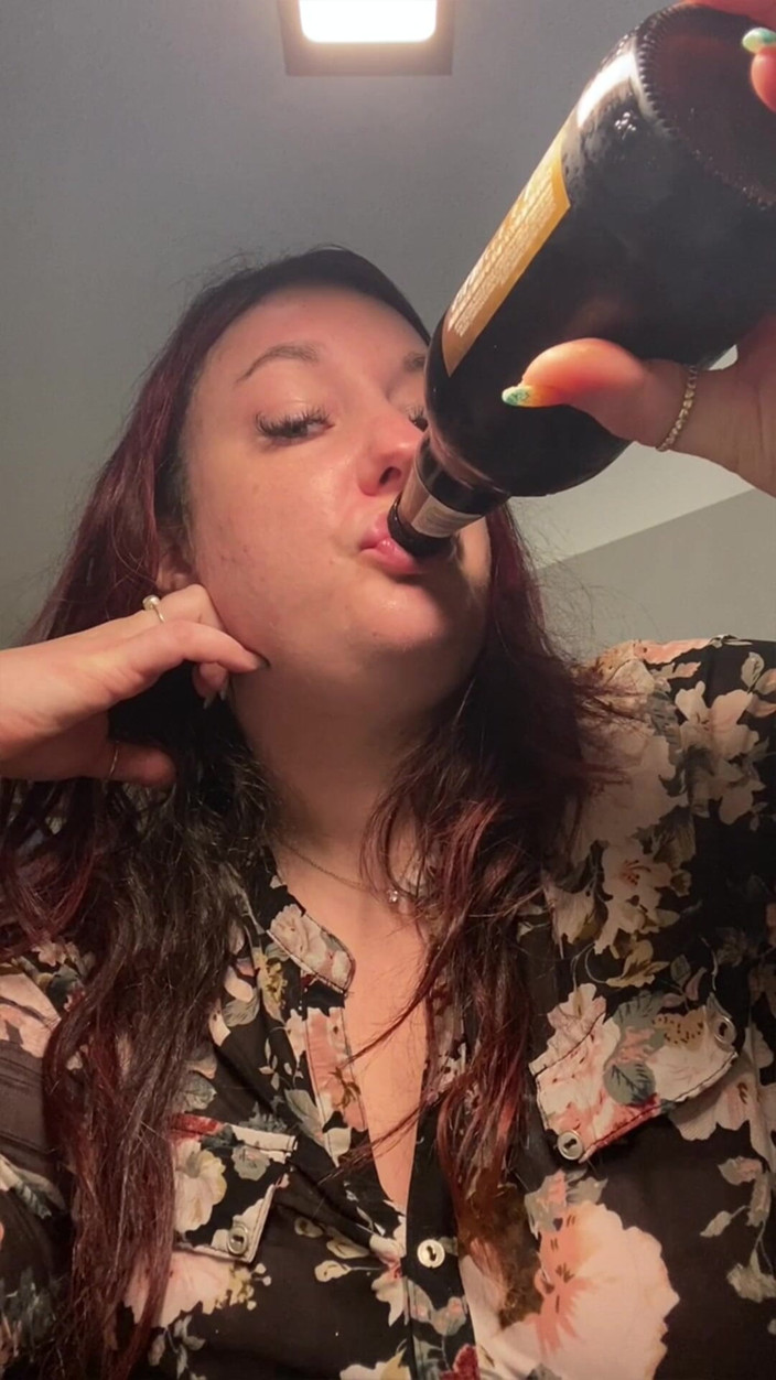 BellaBlast: Sedutora gordinha Rootbeer Chug &amp;burps por Bella Blast