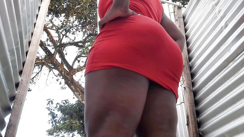 AndreaBellotiStar: Hermosa escena en cabina al aire libre con chica voluptuosa...