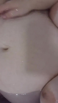 Jag älskar detta badvatten!! Vill du inte bara titta på din favorit BBW sötnos?