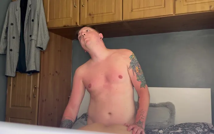 Filthy British Couple: Cuck Hubby Fucks &amp; Spunks up Cheating Wife’s Pussy
