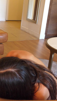 Italská brunetka s dokonalým tělem dostane hluboký creampie