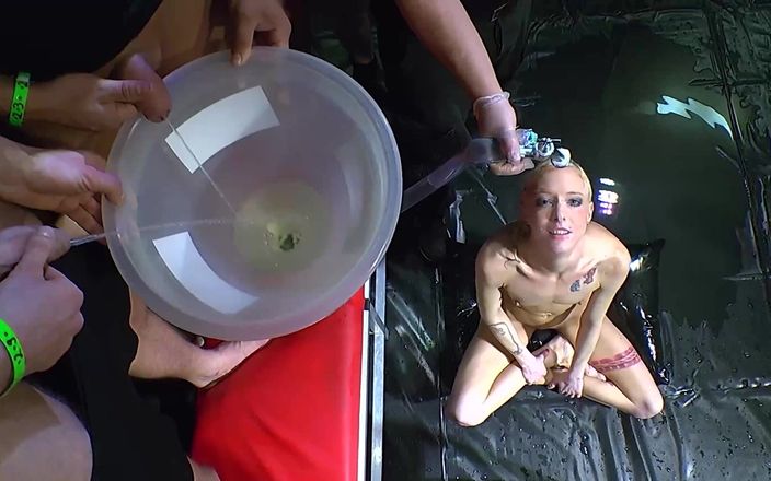 German Hardcore Gangbang: Ggg gangbang tedesca - Obbediente alla folla