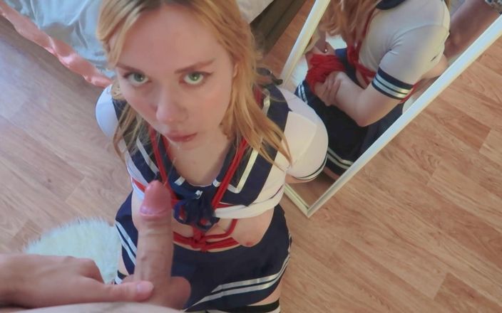 Estie Kay: Sora vitregă legată și futută în uniformă la facultate
