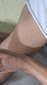 열정적인 밤으로 변하는 격렬한 전희