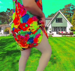 Kitty_Cross: Jucăușă Femboy tachinând cu fustă în Strada Vântului