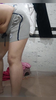 Priya bhabi tập thể dục nóng bỏng toàn thân trong phòng tắm