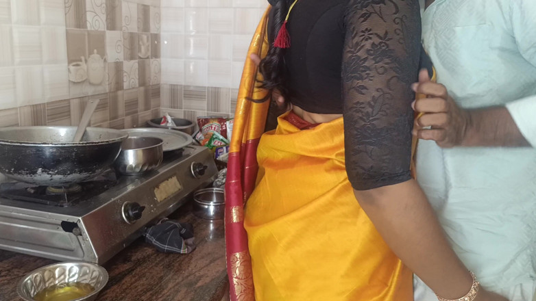Palani69: Pembantu rumah berkongkek di dapur