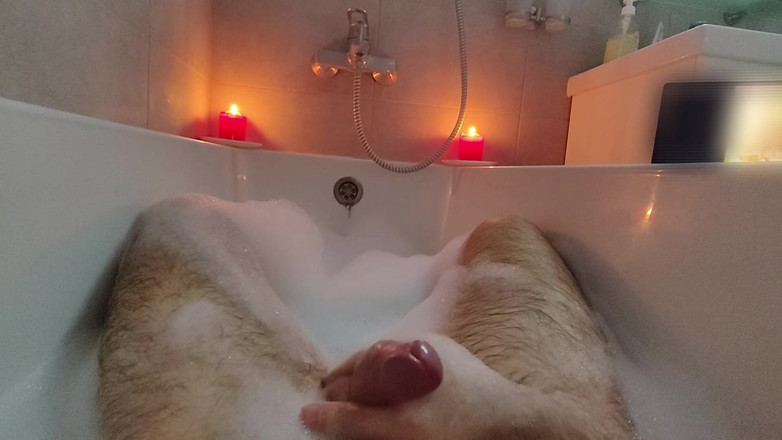 Hidden Horny Smile: Pokryte Pianką - Moje Intensywne Wykończenie Solo W Łazience