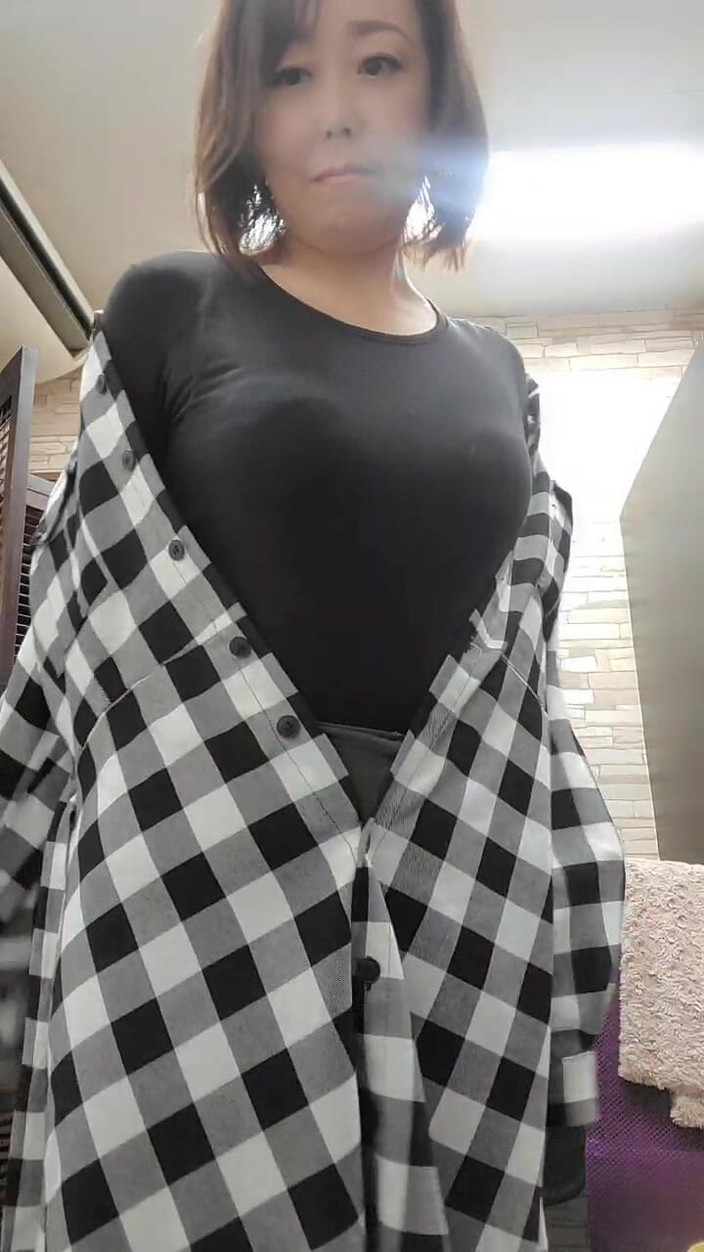 Mayumi Kanzaki: 拍照等候室