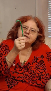 İri Güzel Kadın Hemşire Vicki Sana Şeker Bastonu Emiyor Ve Yalıyor