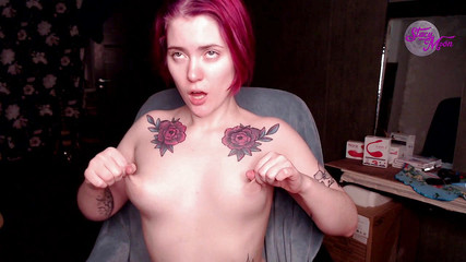 Stacy Moon: Klapsy cycki, ostro ciągnące sutki