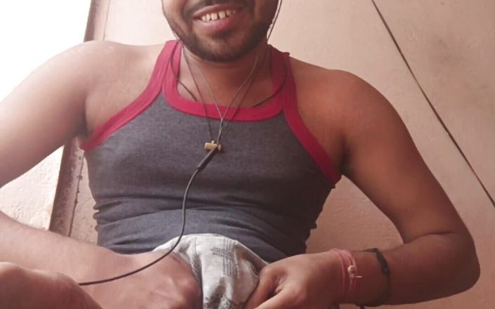 IsmaatDeva: Ismaatdeva एक प्लेबॉय है जो एनीमे सेक्स देखने पर अपने लंड के साथ खेल रहा है