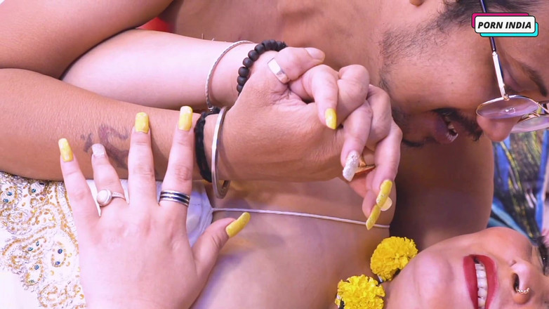 Porn India Studio: Cuplu proaspăt căsătorit sex romantic fierbinte