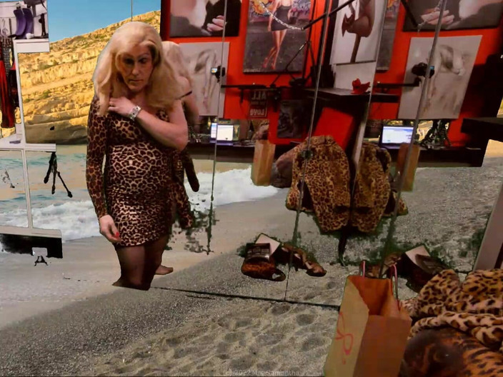 Mrs Samantha: Quý cô leopard ăn mặc và cởi đồ