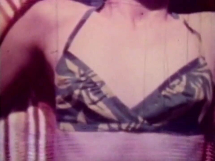 Vintage Usa: Ze berijdt een grote wilde vintage pik!