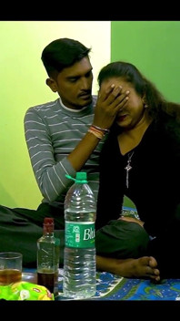 Ma femme amie est très heureuse avec ma grosse bite et ma baise hardcore