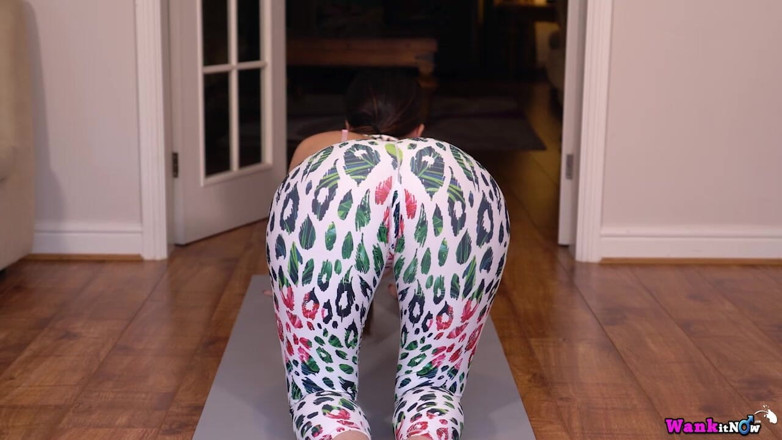 Wank it Now: Sophia Smith - Horny Yoga Session