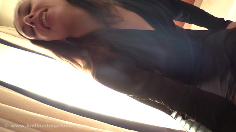 Ballbustingchicks: Aku suka ngentot kontolmu dengan sepatu hak tinggiku