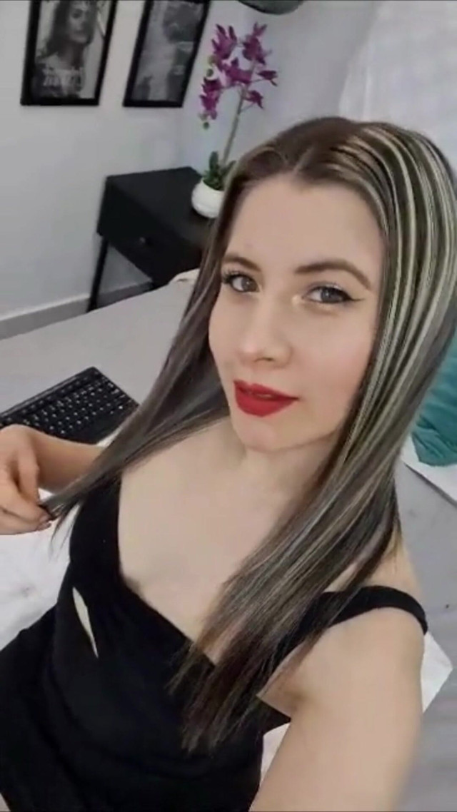 Sexy Model Webcam Show (Bella Madison)