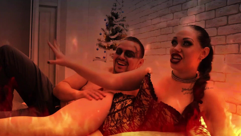 Goddess Misha Goldy: 神はあなたを愛していません!クリスマスを祝わないでください!