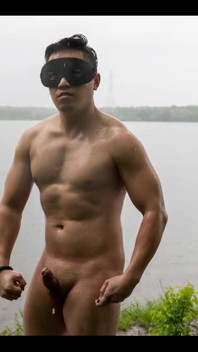 Flex on Lake in the Rain, Ass Pix